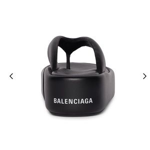 BALENCIAGA WOMEN'S RISE THONG SANDAL IN BLACK